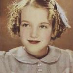 Она родилась 1 июня 1926 года в Лос-анджелесе, штат Калифорния, США. 

